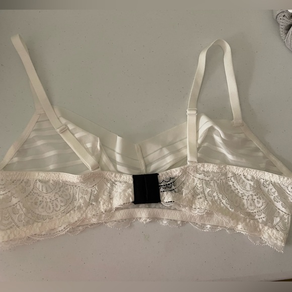 Brandnew Adore Me White lace & sheer design unwired Bra X28-05 - Picture 2 of 4